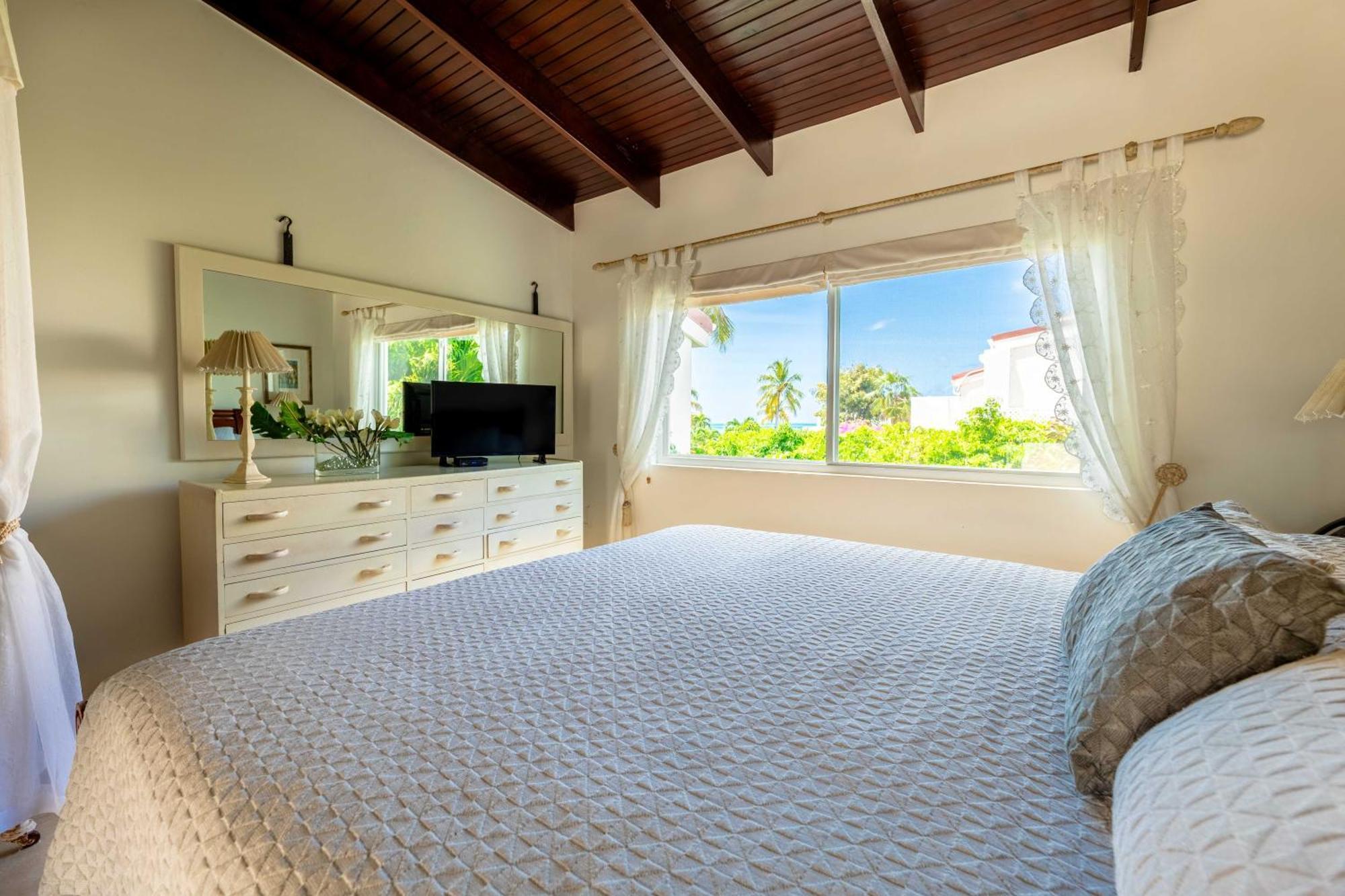 Antigua Village Beach Resort Dickenson Bay Exteriör bild